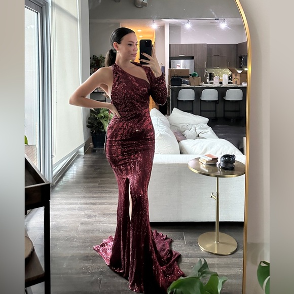 Lady Black Tie Deep Red Gown - Portia & Scarlett - Picture 4 of 4